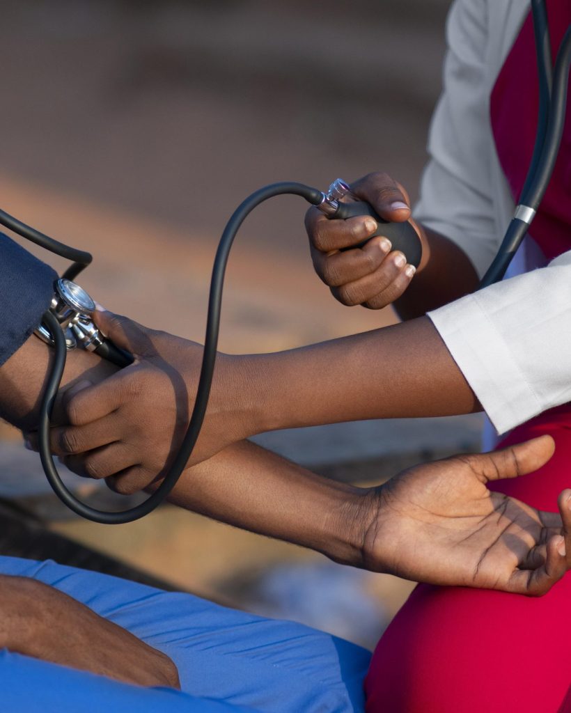 africa-humanitarian-aid-doctor-taking-care-patient africa-humanitarian-aid-doctor-taking-care-patient